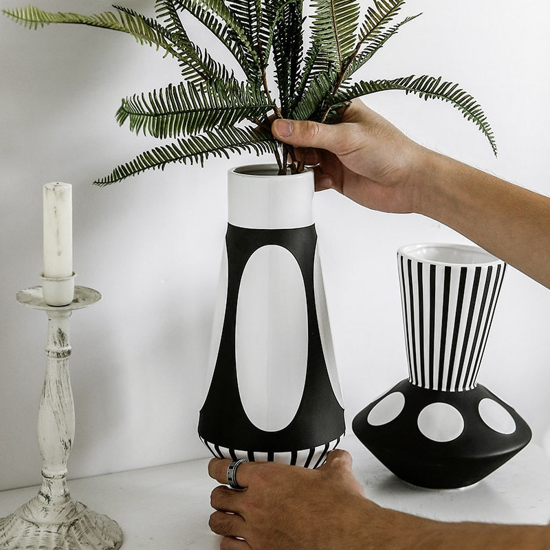 Nordische kreative Schwarz-Weiß-Keramikvase im abstrakten Stil Blumenarrangement Blume Retro Classic Home Craft Ornament
