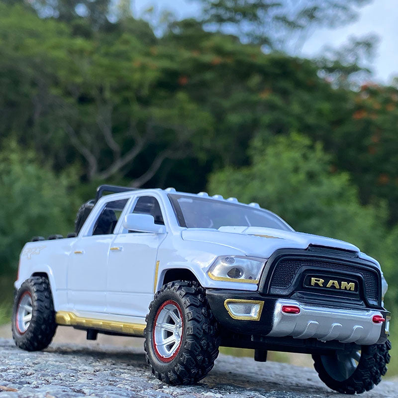 1:32 Simulation Legierung Automodell New Dodge Ram TRX Pickup Metall Automodell Ton und Licht Pull Back Childs Boy Spielzeugauto Geschenke