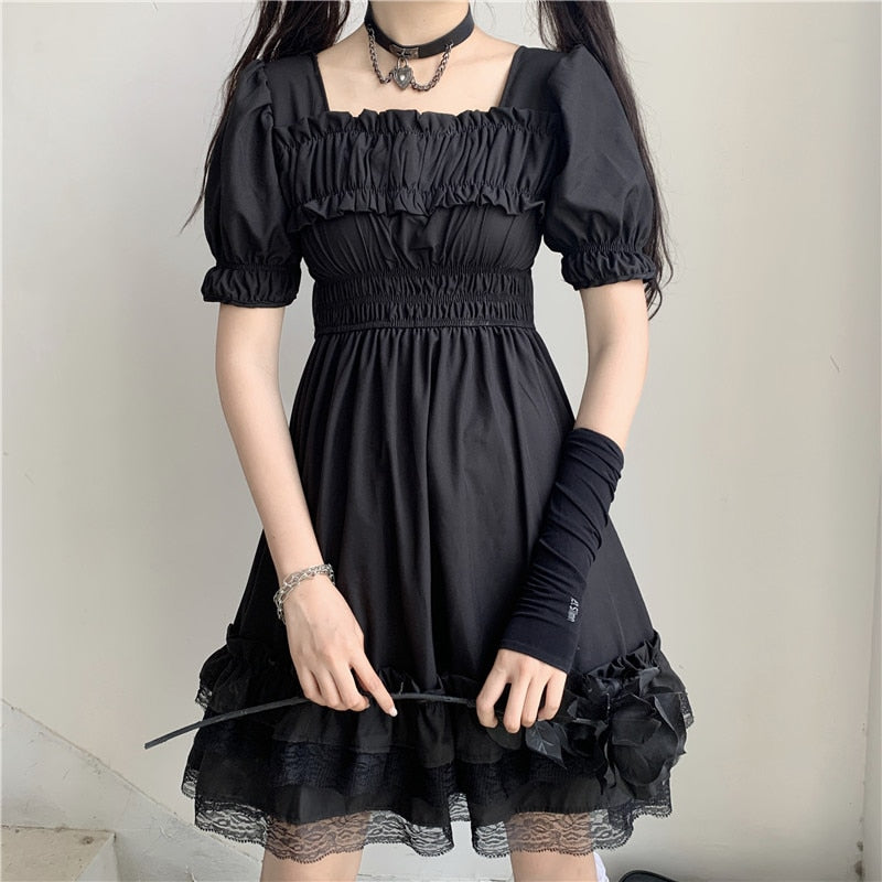 Japanische Harajuku Dark Style Sommer Neue Kleider Vintage Quadratischer Kragen Spitze Puffärmel Kleid Sweety Ruffles Hepburn Schwarzes Kleid