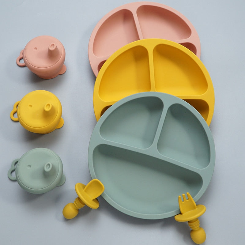 Accesorios para bebés, plato de cena de silicona para alimentación de niños pequeños, cuchara tenedor infantil suave impermeable con cubierta de taza de silicona portátil para niños