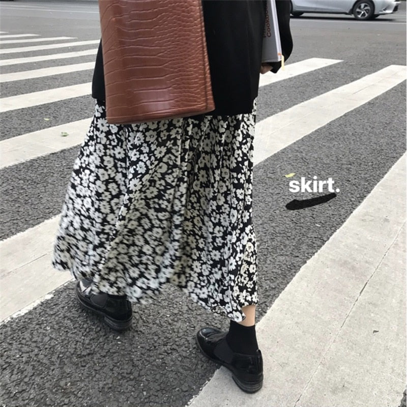 2023 Frühling Vintage Blumendruck Rüschen Plissee Lange Röcke Frauen Koreanische Rock Streetwear Kordelzug Elastische Taille Midirock