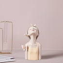 ARTLOVIN Schmetterlings-Fee-Figuren Mädchen-Figuren Kunstharz-Tischstatuen kreative Charaktere mit goldenem Metall-Tablett Heimdekoration Handwerk