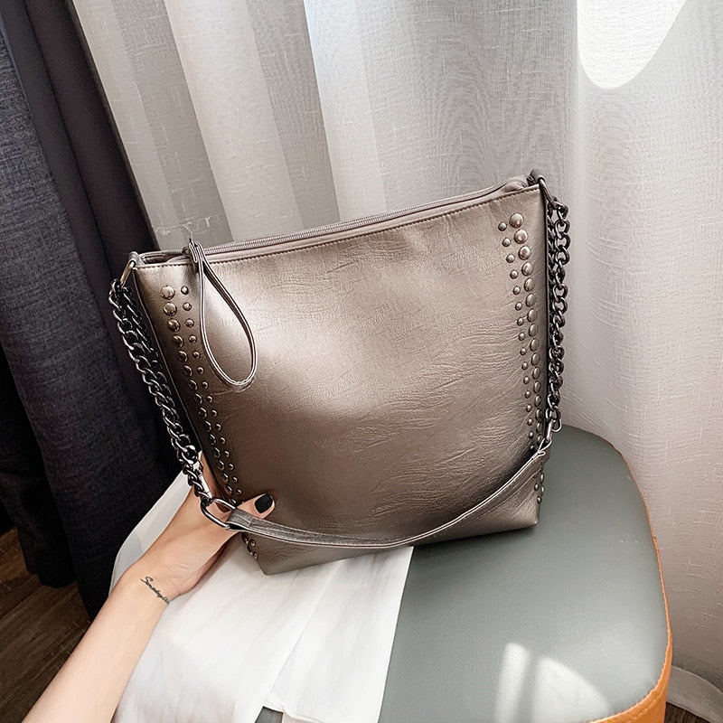 Lässige Nieten-Umhängetasche weibliche berühmte Marke Kette Crossbody-Taschen für Frauen Lederhandtaschen große Kapazitäts-Einkaufstasche Sac A Main