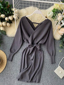 YuooMuoo Herbst Winter Frauen Strickpullover Kleid 2022 Neue Koreanische Lange Fledermausärmel V-ausschnitt Elegantes Kleid Damen Verbandkleid