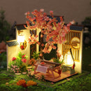 Cutebee DIY Dollhouse Kit Apartment Loft Miniatur-Puppenhäuser aus Holz mit Möbel-LED-Leuchten für Kindergeburtstagsgeschenk