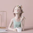 ARTLOVIN Schmetterlings-Fee-Figuren Mädchen-Figuren Kunstharz-Tischstatuen kreative Charaktere mit goldenem Metall-Tablett Heimdekoration Handwerk