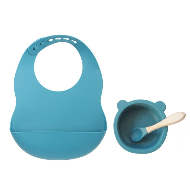 Neue Farben Fütterungsset lebensmittelechtes Silikon Lätzchen Babyteller rutschfester Saugnapf Kindergeschirr wasserdichter Lätzchen BPA-freier Löffel