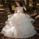 Neues Blumenmädchenkleid Elegante Champagner-Spitzenapplikationen Ärmellos Kaskadierende Kinderfestzugkleider Für Hochzeiten Erstkommunion Dres