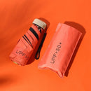 Ultraleichte 50 % Rabatt auf Sonnenschirme Klappschirme Mini-Taschenschirme Kreative Vinyl-Sonnenschutz-Sonnenschirmtasche