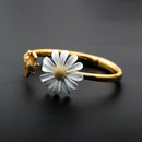 Koreanische Art-nette kleine Gänseblümchen-Blumen-Bolzen-Ohrringe für Frauen-Mädchen-süße Aussage asymmetrische Ohrring-Partei-Schmuck-Geschenke