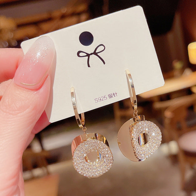 2021 neue Art und Weise koreanische übergroße weiße Perlen-Tropfen-Ohrringe für Frauen-böhmische goldene runde Zirkon-Hochzeits-Ohrring-Schmucksache-Geschenk