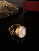 Dr Stone Anillo chapado en oro con piedra lunar femenina de piedra natural XKRB38