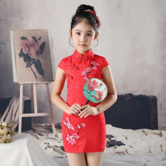 Bordado flor niñas Cheongsam manga corta Qipao estilo chino etapa Show vestido verano Delgado Formal vestido chino