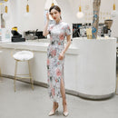 Hochwertige Stickerei blüht chinesische traditionelle Herbst-Satin-lange Cheongsam-Kleider für Frauen Qipao китайское платье