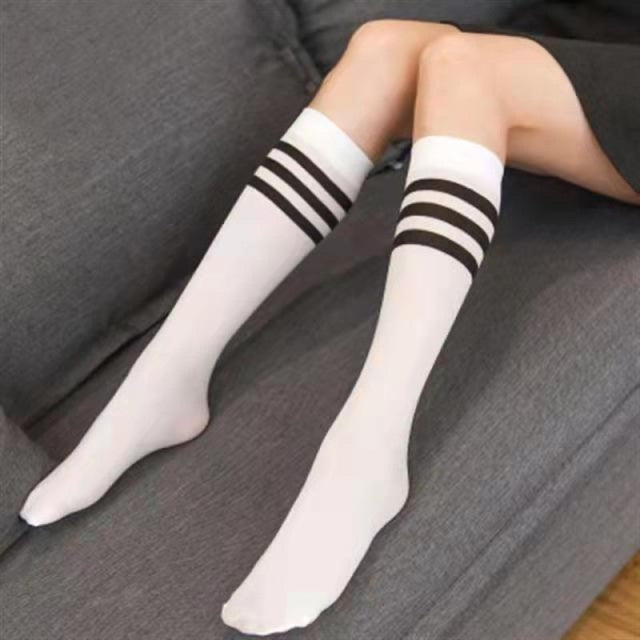 Nuevos Medias sexis a rayas blancas y negras, calcetines largos para mujer, terciopelo por encima de la rodilla, Medias altas hasta el muslo, disfraces de Cosplay de Lolita de Anime para chicas