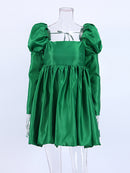 Mnealways18 Puffärmel Frau Partykleid Abendschicker quadratischer Kragen Ballkleid Kleid kurze beige Satinkleider plissierte Damen